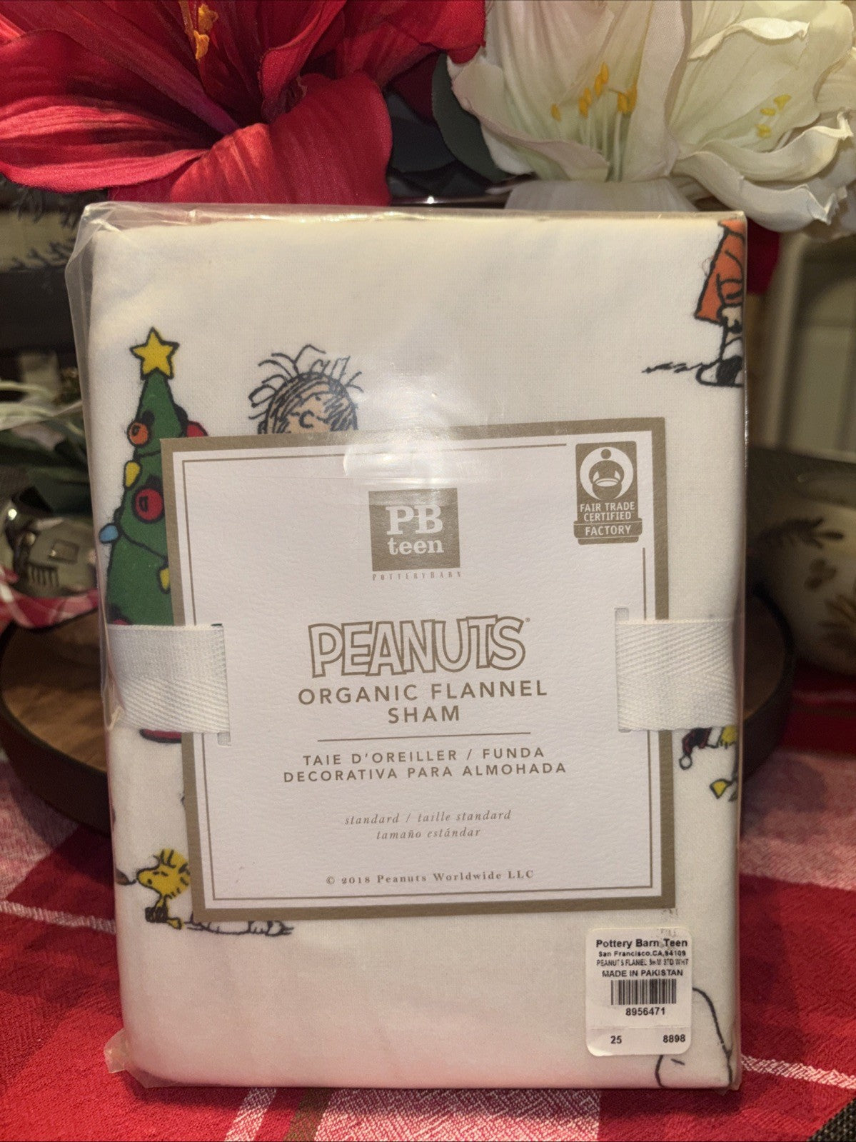 Snoopy Pottery Barn Disney pillow sham Peanuts Holiday school gift party star \.