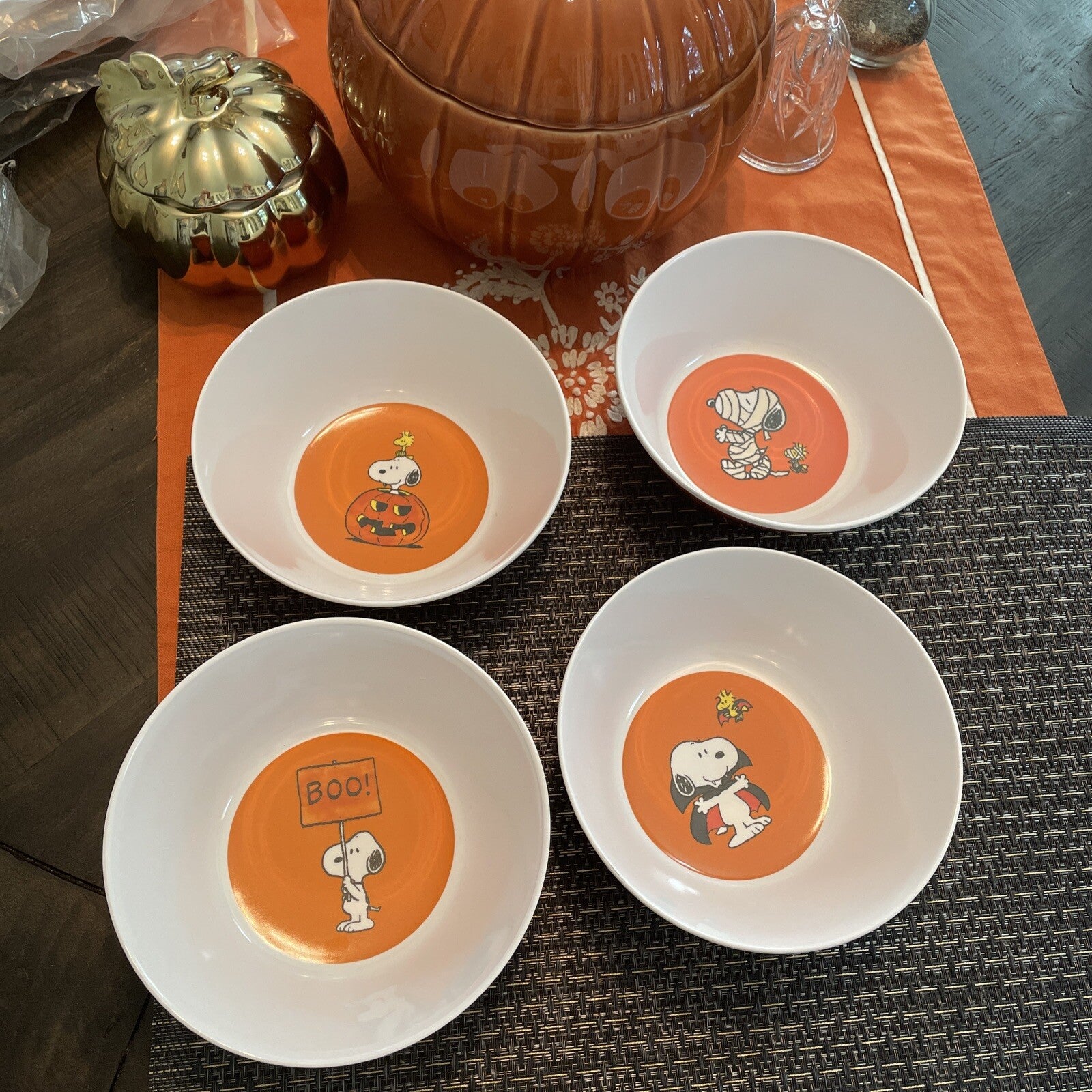 Pottery Barn Snoopy Halloween Bowl holiday party peanuts Disney school kids ?? -