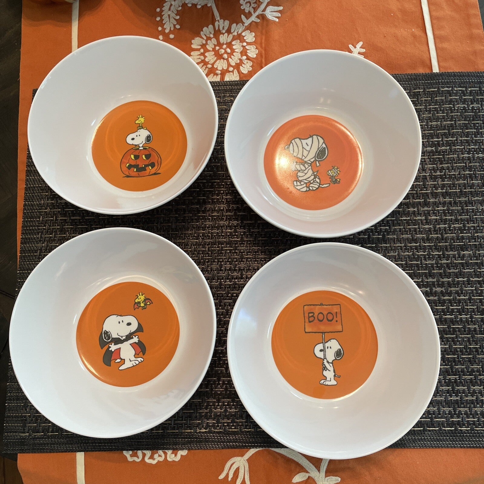 Pottery Barn Snoopy Halloween Bowl holiday party peanuts Disney school kids ?? -