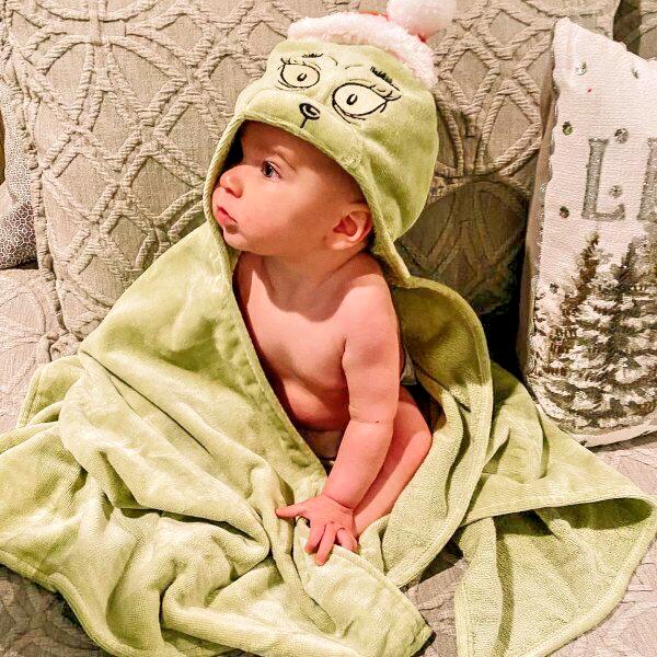 Disney Pottery Barn GRINCH Christmas Dr Seuss Towel holiday gift party bath -