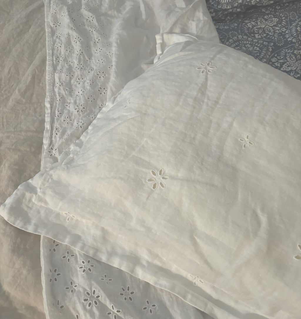 Garnet Hill Linen KING Pillow Sham Eyelet holiday WHITE Wedding gift kid SET 2 m