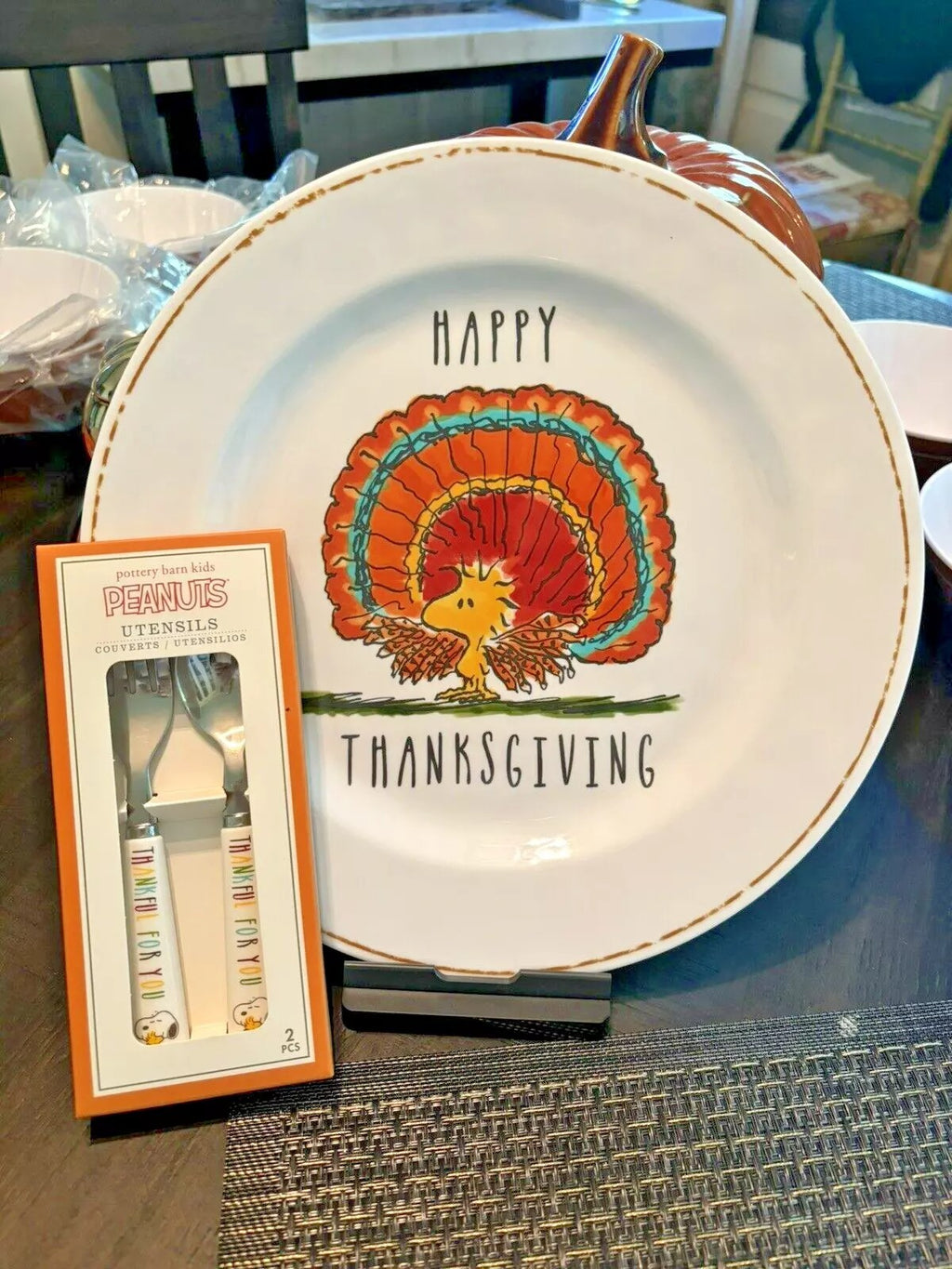 Pottery Barn snoopy peanuts holiday Thanksgiving party PLATE UTENSIL SET 8 !