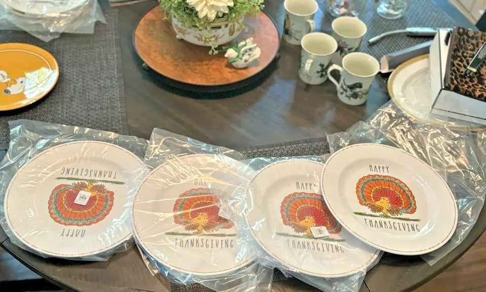 Pottery Barn Snoopy Thanksgiving Holiday Peanuts school kid dinner PLATE SET 8