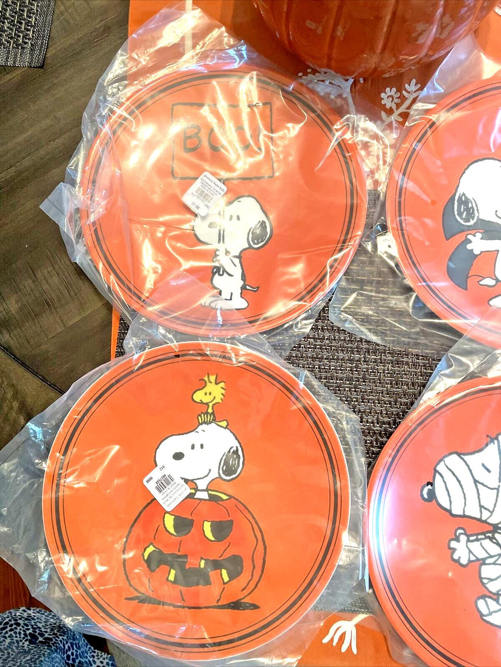Snoopy Pottery Barn Peanuts Disney Halloween Plate holiday party kid SET 4 1