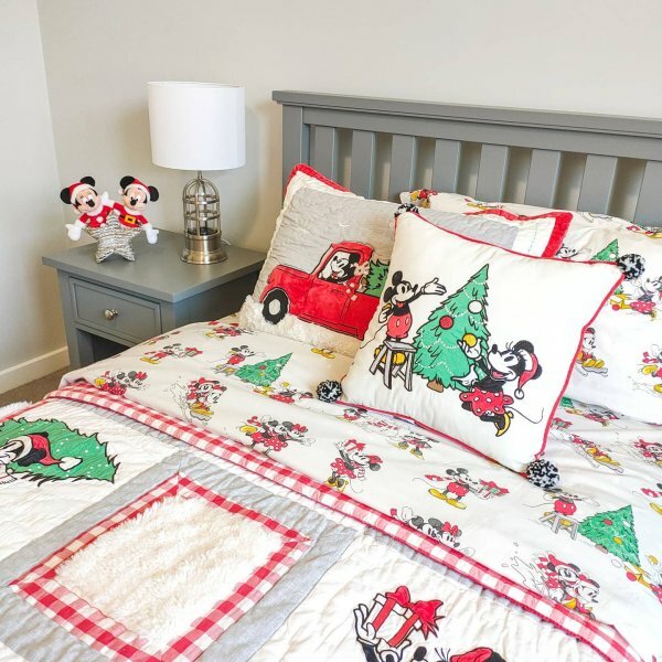 Pottery Barn holiday Mickey Mouse TWIN SHEET Christmas party Winter animation .
