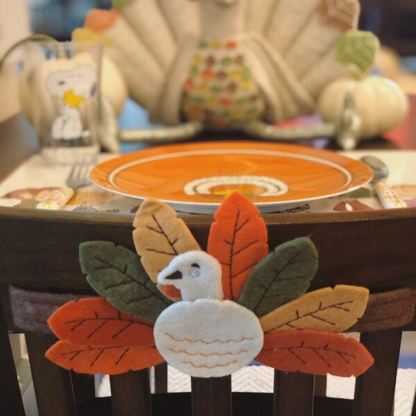 Pottery Barn Snoopy peanuts Disney Holiday gift Thanksgiving Kid Dinner Set 2.