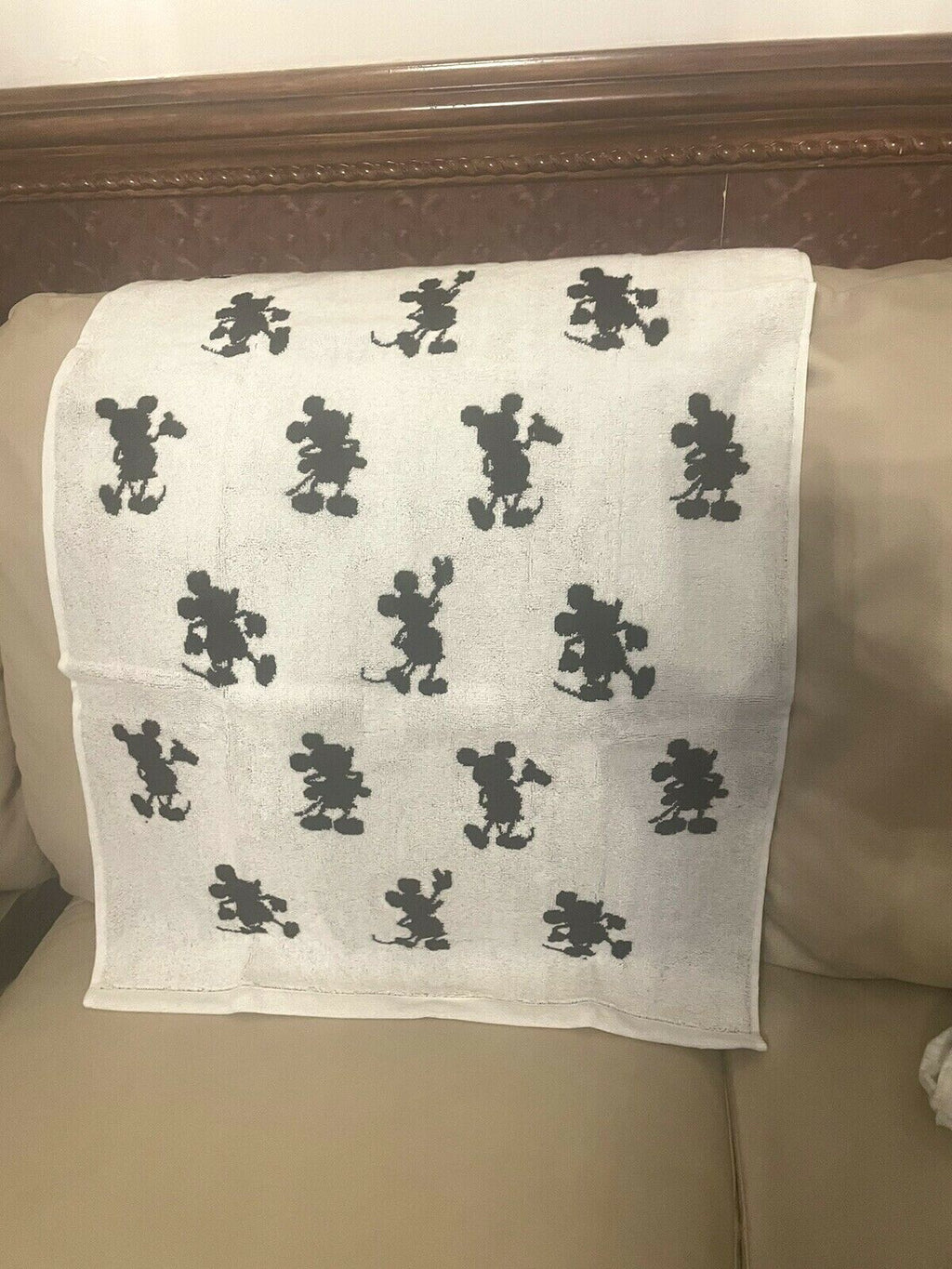 Disney Pottery barn Mickey Mouse towel hand kitchen bath holiday party gift a