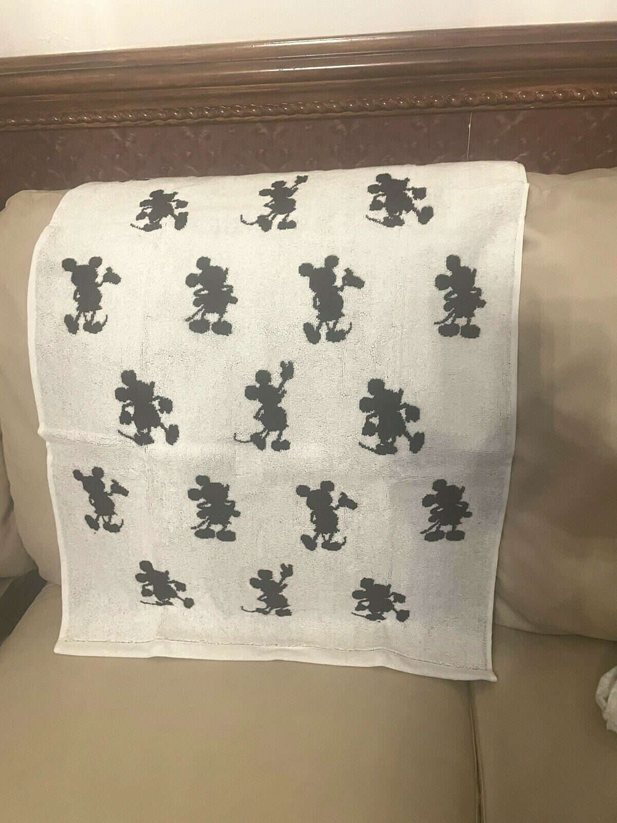 Disney Pottery barn Mickey Mouse towel hand kitchen bath holiday party gift a
