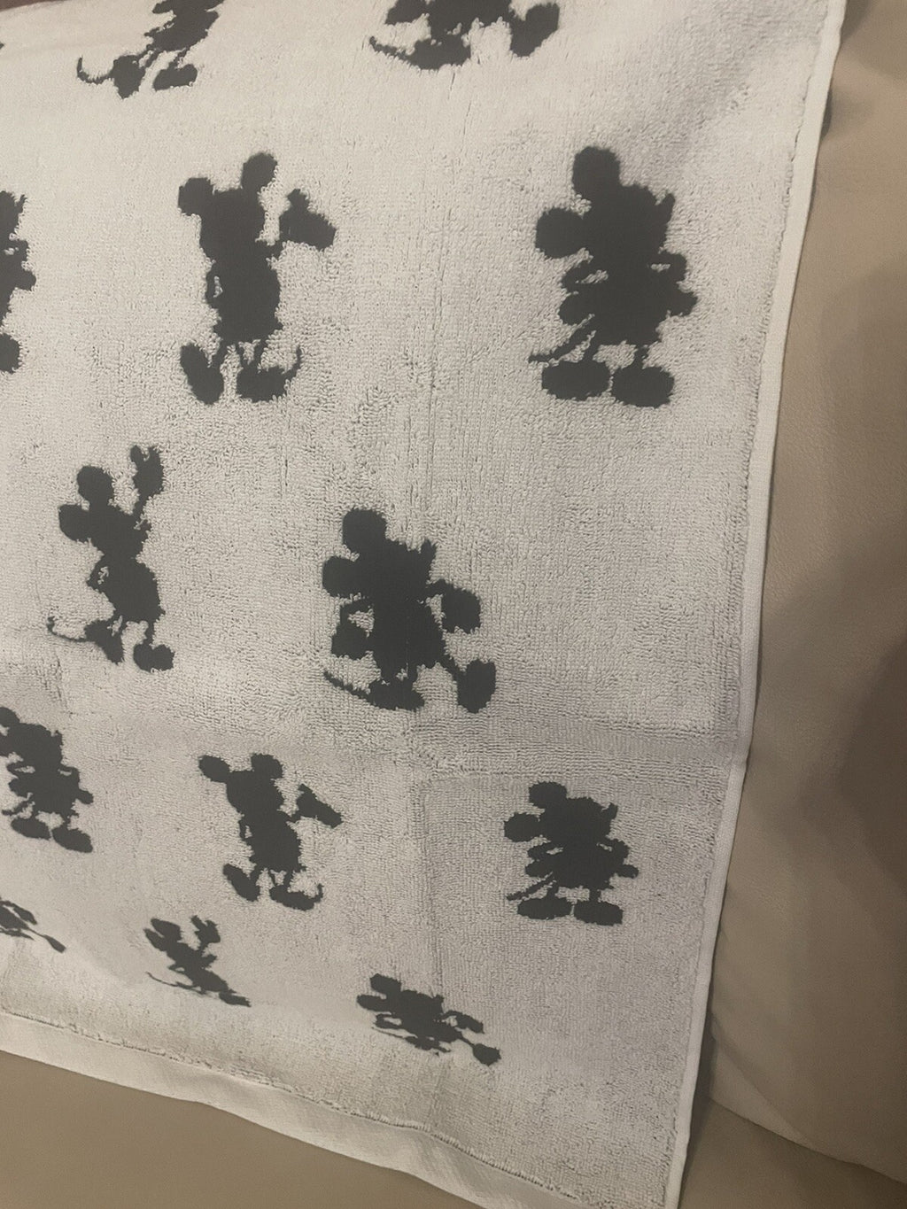 Disney Pottery barn Mickey Mouse towel hand kitchen bath holiday party gift a