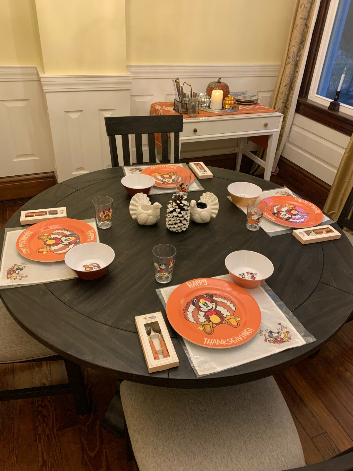 Pottery Barn Mickey Mouse holiday School kid Birthday dinner disney plate SET 4"
