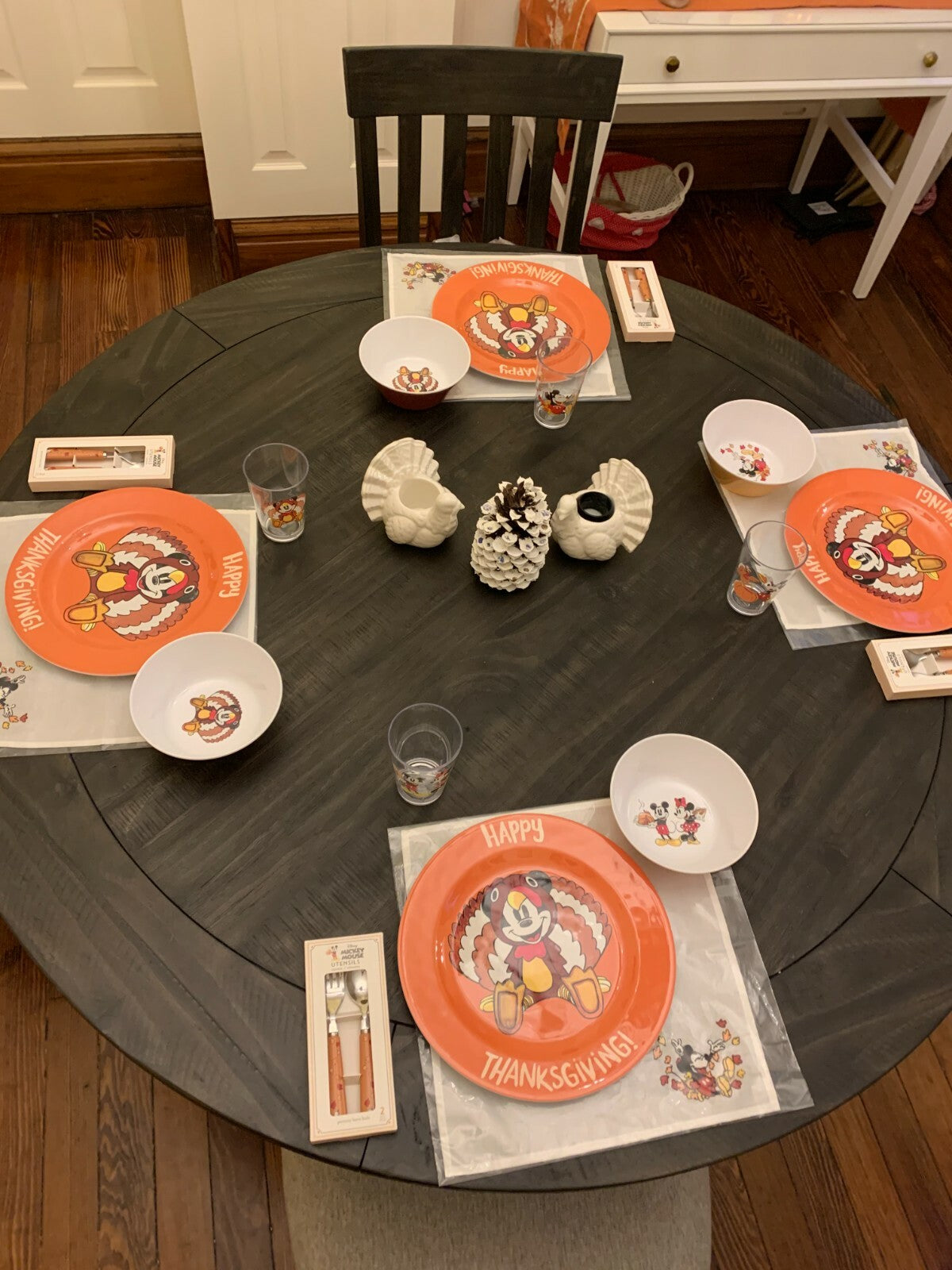 Pottery Barn Mickey Mouse holiday School kid Birthday dinner disney plate SET 4"