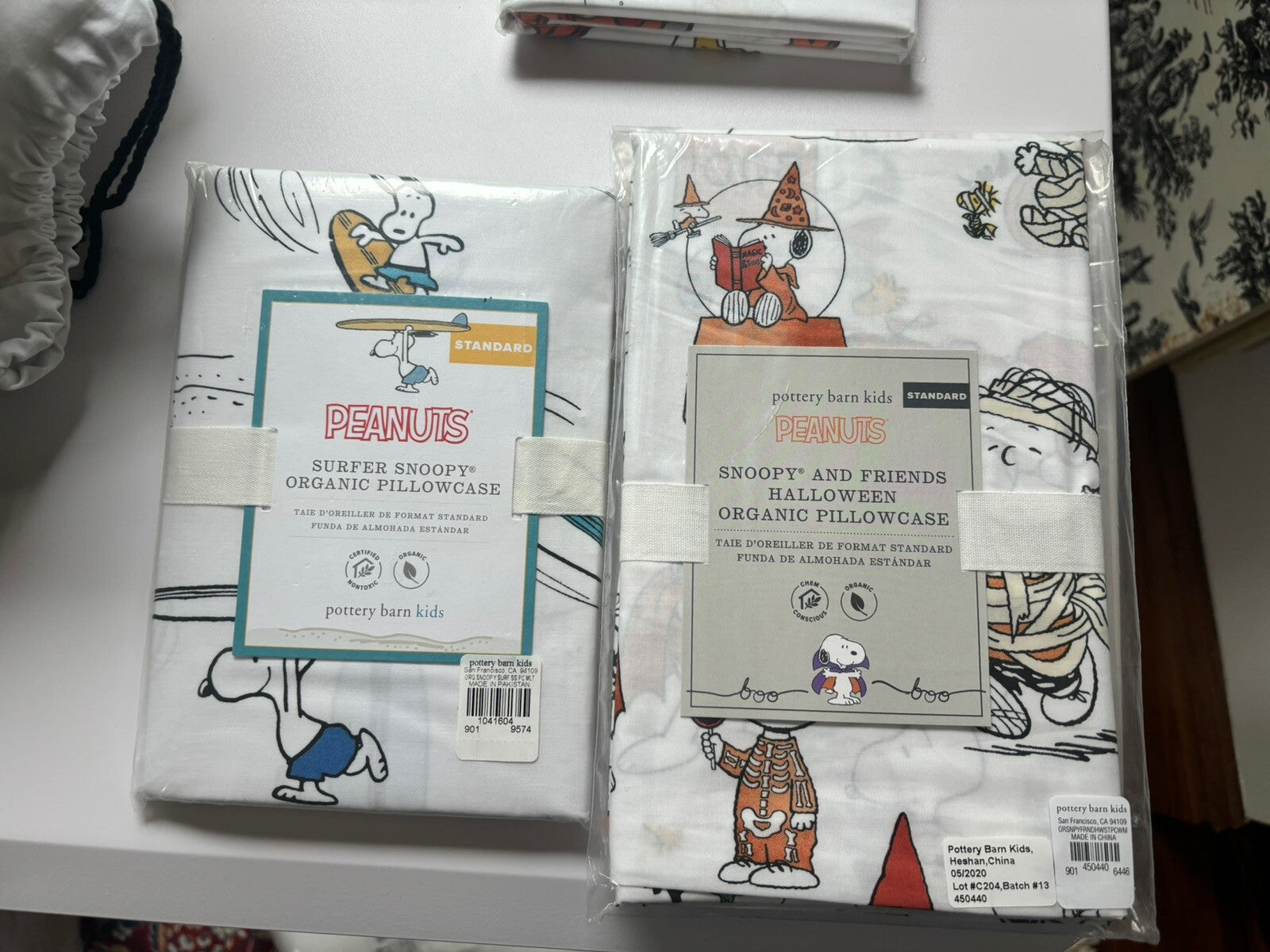 Pottery barn Snoopy school peanuts Pillowcase Halloween Holiday Dog kids SET 2 y