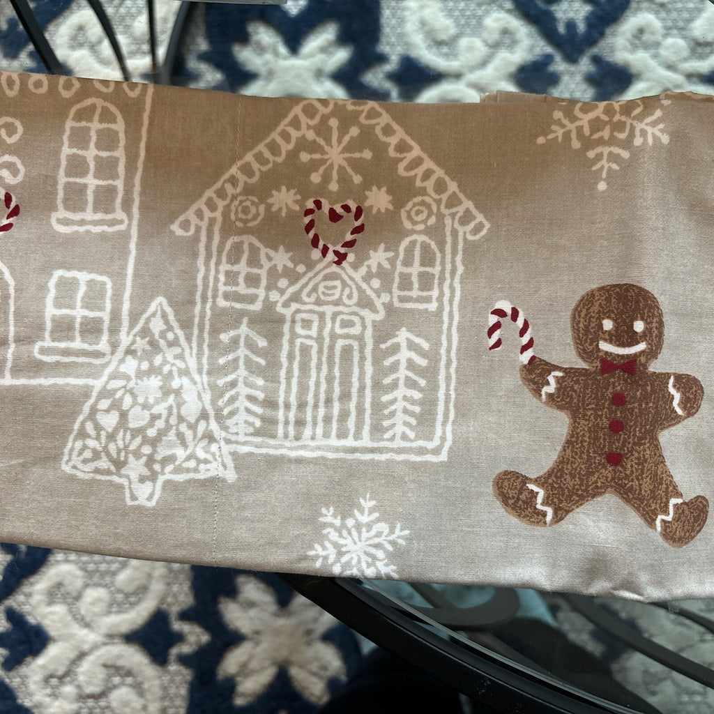 Pottery Barn Disney Holiday Gingerbread Christmas Pillowcase SET 2 kid ?? z