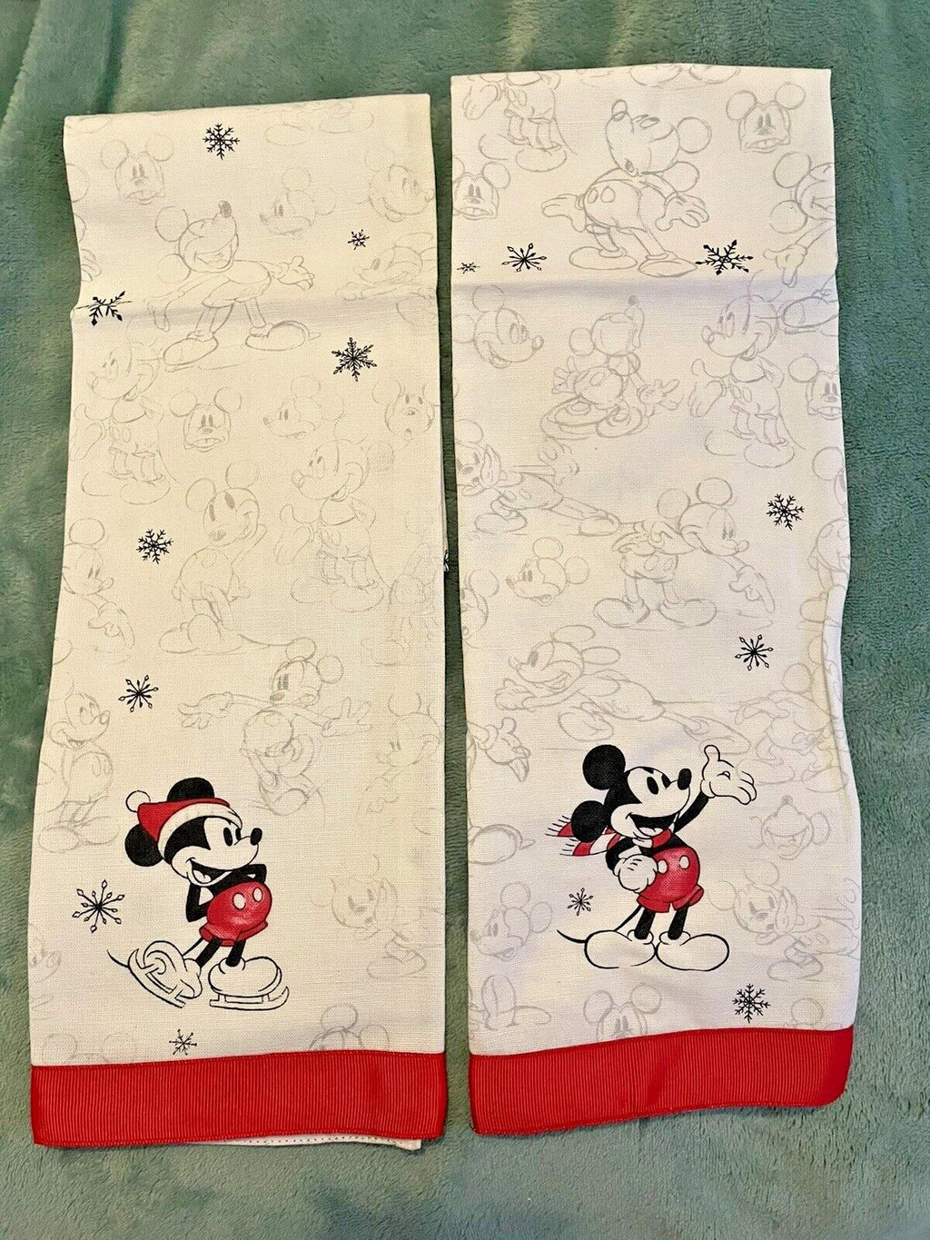 Pottery barn Disney Mickey Mouse hand towel Kitchen holiday Christmas SET 2 ??