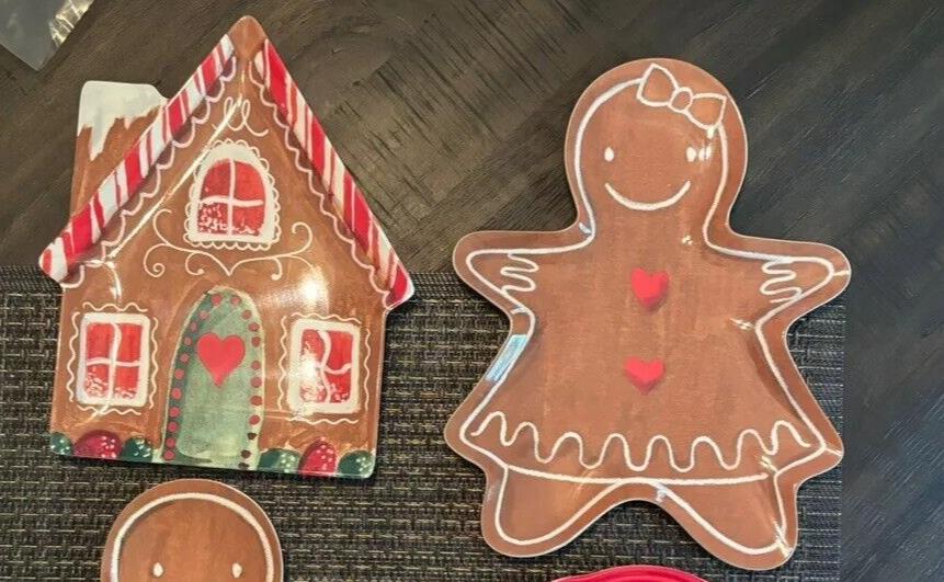 Pottery Barn Christmas Gingerbread Disney holiday boy girl Party Plate SET ]
