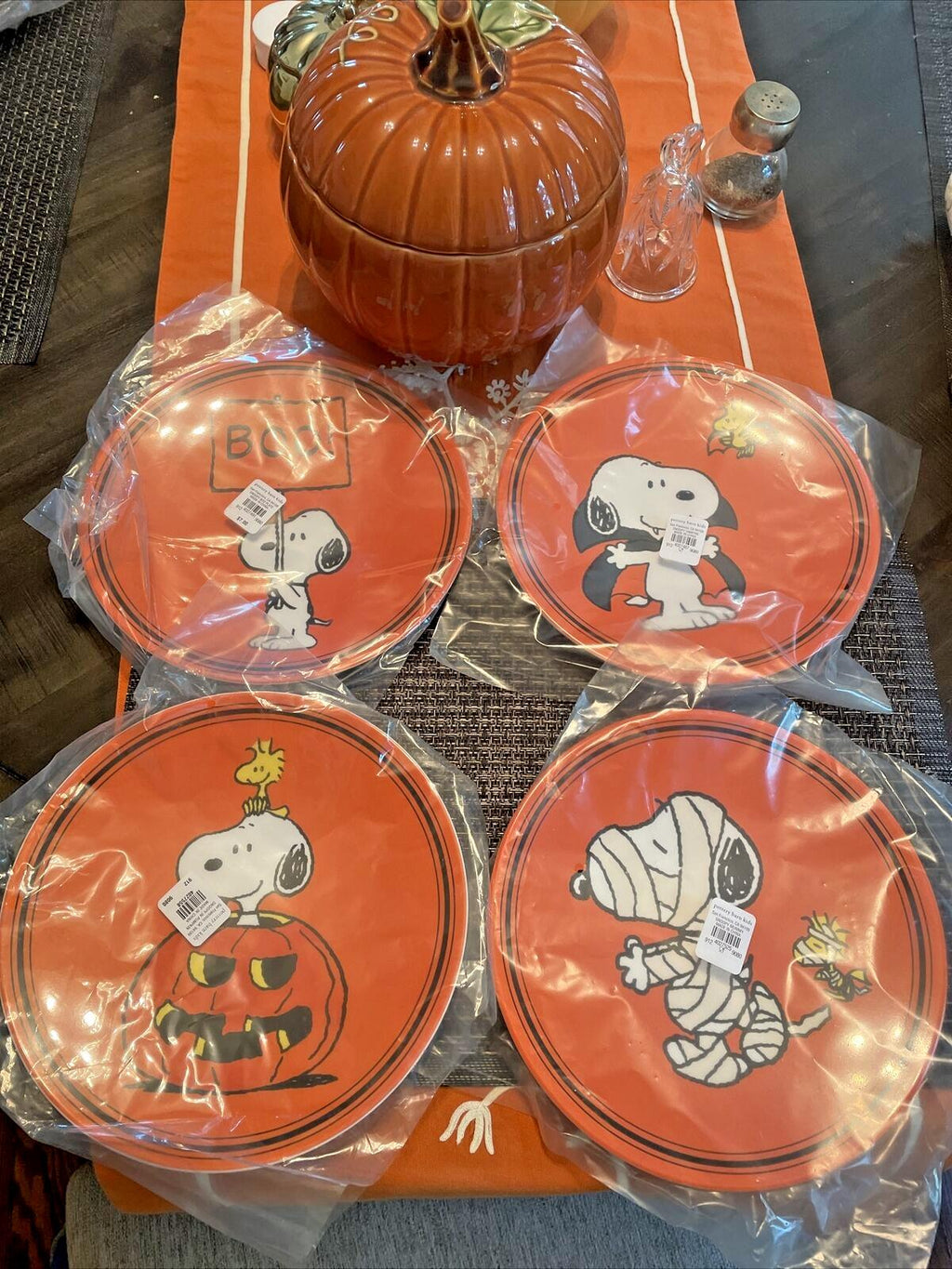 Pottery Barn Snoopy Peanuts Disney Halloween Plate holiday party kid SET 4 new =