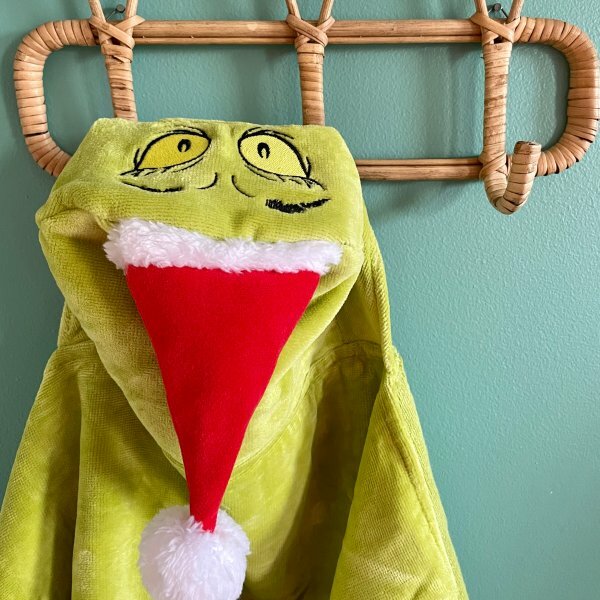 Pottery Barn GRINCH Christmas holiday bath wrap towel school gift Seuss Disney -