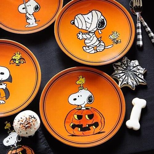 Disney Snoopy Pottery Barn Plate Peanuts Halloween holiday gift party school `