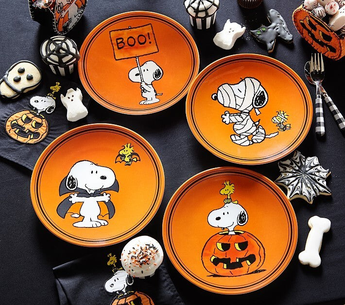 Disney Snoopy Pottery Barn Plate Peanuts Halloween holiday gift party school `