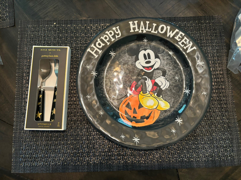 Disney Pottery Barn holiday Mickey Halloween Peanuts Dinner Party  Plate SET 8 !
