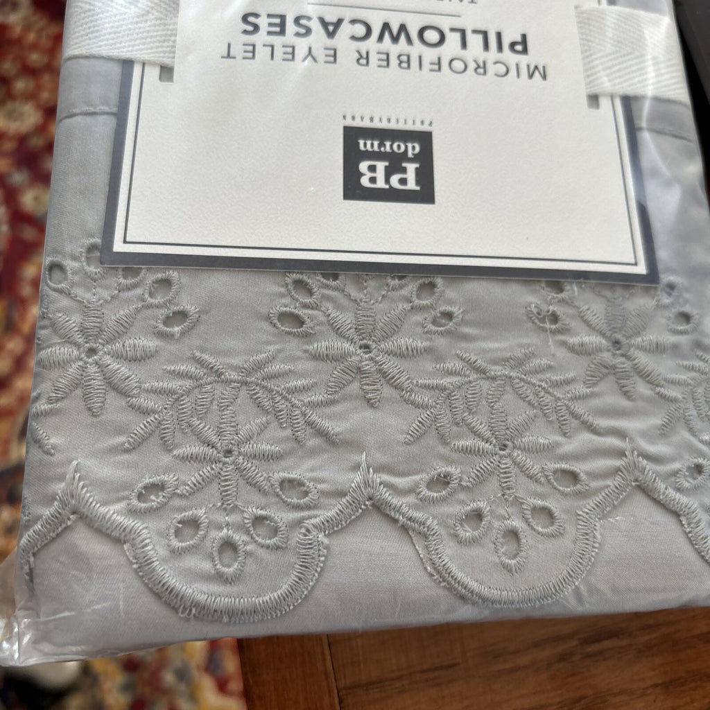 Pottery Barn princess holiday Disney gift star girl Pillowcase SET 2 birtdhay "