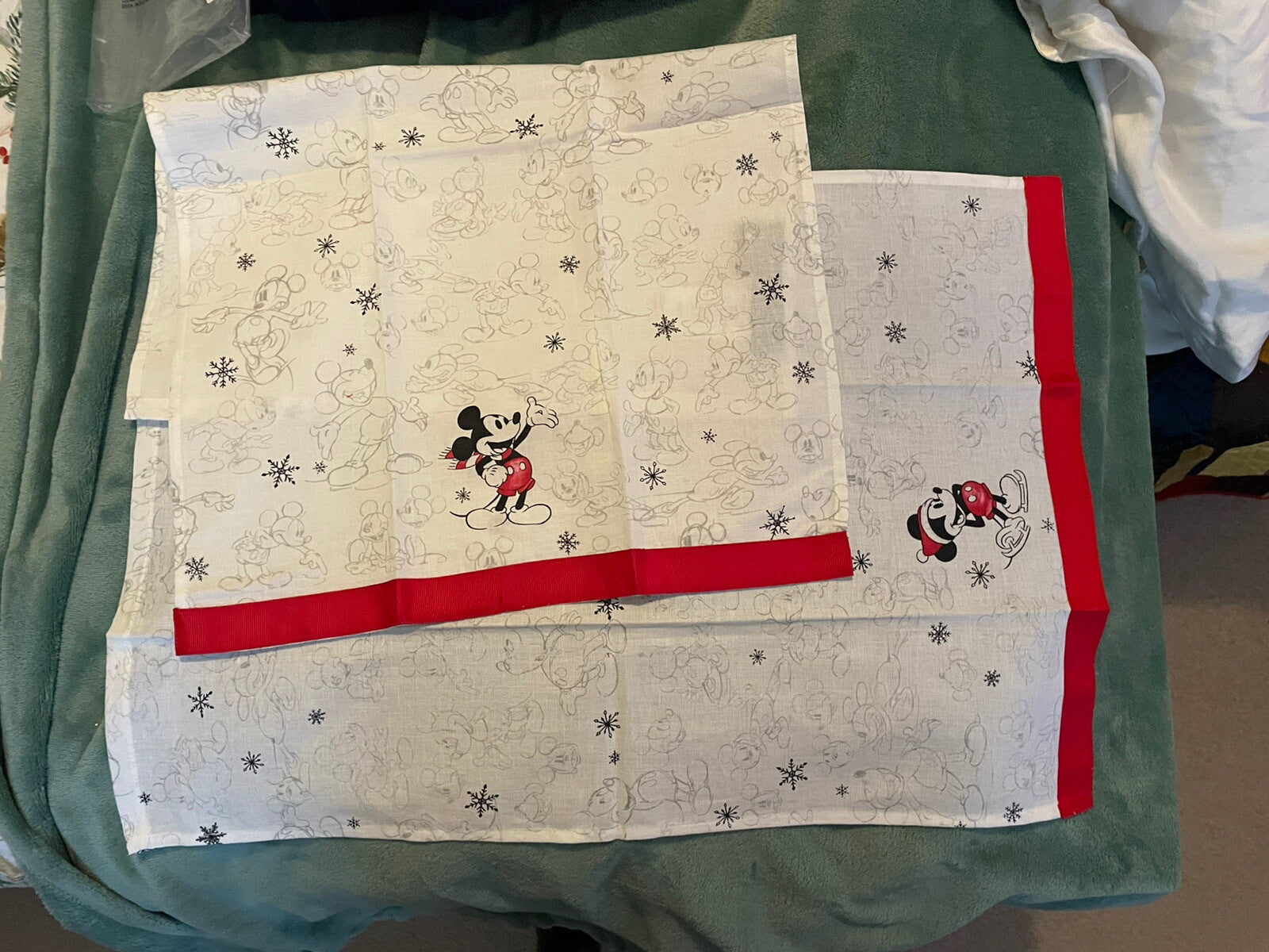 Pottery barn Mickey Mouse Christmas Disney hand towel Kitchen holiday gift set 2