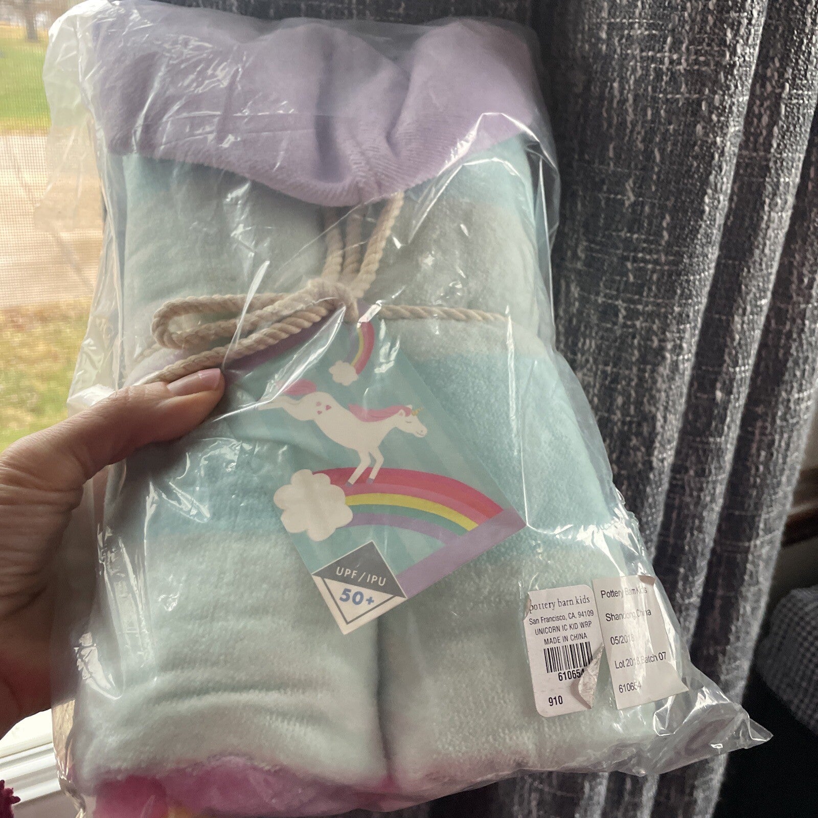 Pottery barn kid UNICORN RAINBOW hooded bath Beach towel pool wrap cover up ?? -