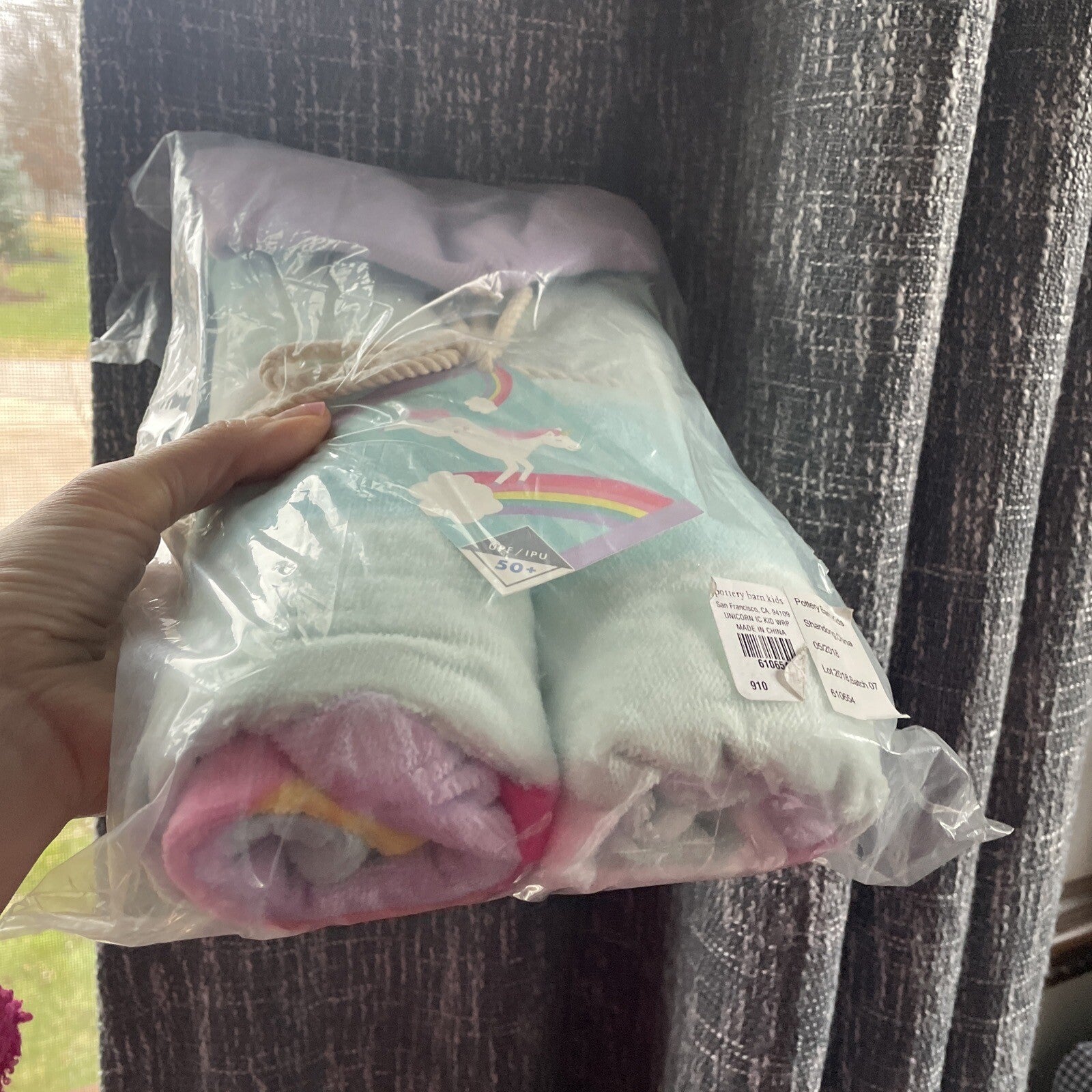 Pottery barn kid UNICORN RAINBOW hooded bath Beach towel pool wrap cover up ?? -