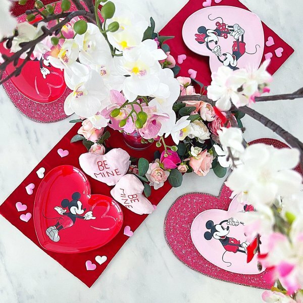Pottery Barn Disney Mickey Mouse Plate gift holiday school minnie party -