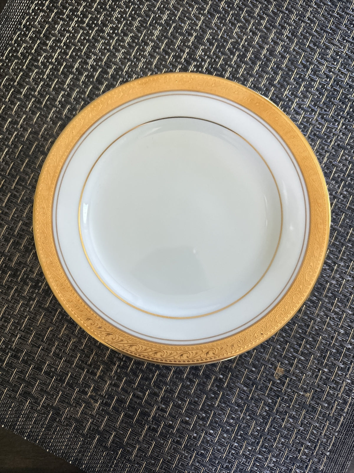 NORITAKE CRESTWOOD GOLD PORCELAIN Plate set holiday party family Wedding Gift
