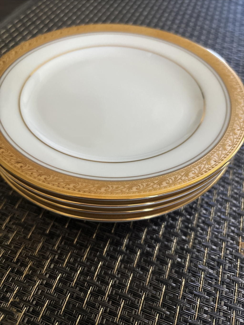 NORITAKE CRESTWOOD GOLD PORCELAIN Plate set holiday party family Wedding Gift