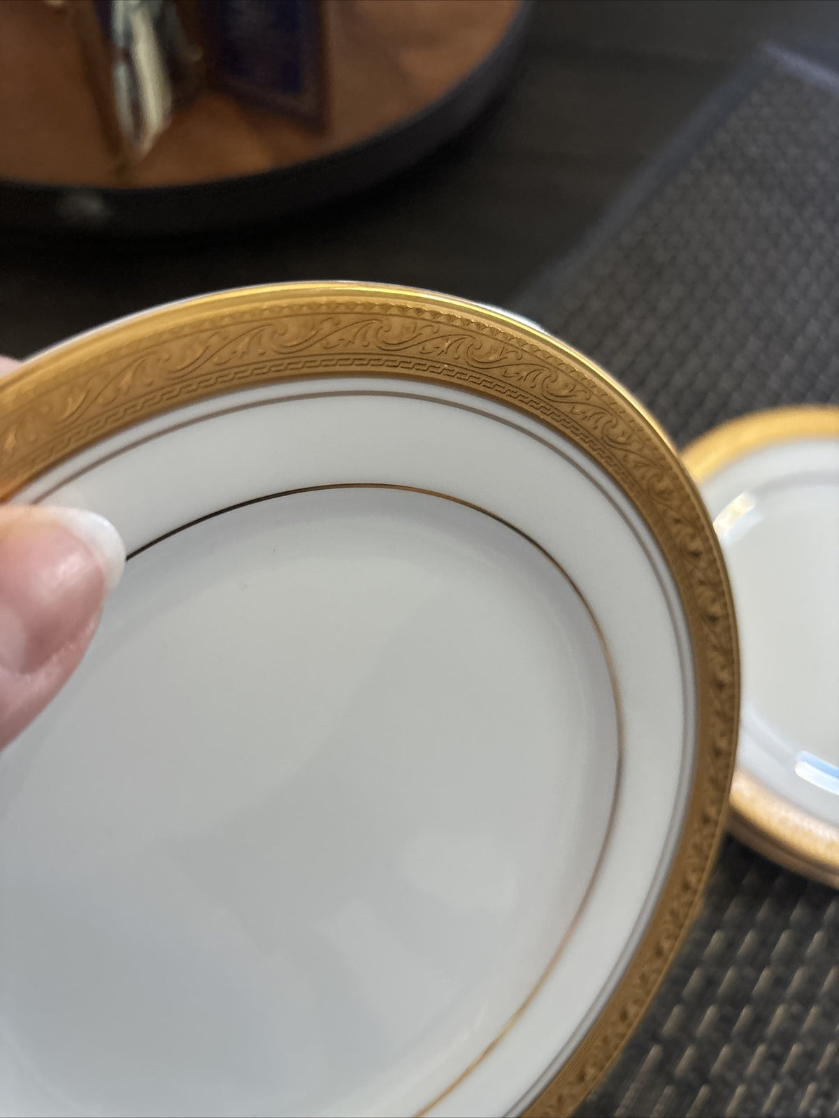 NORITAKE CRESTWOOD GOLD PORCELAIN Plate set holiday party family Wedding Gift
