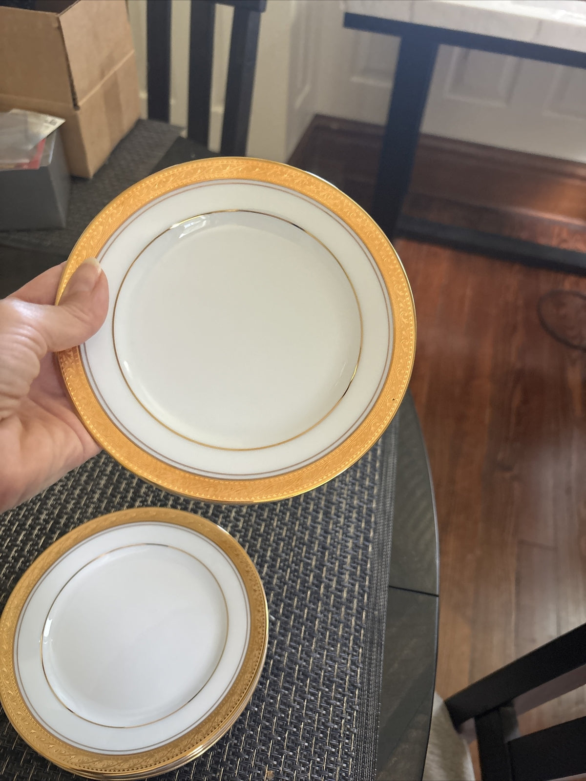 NORITAKE CRESTWOOD GOLD PORCELAIN Plate set holiday party family Wedding Gift