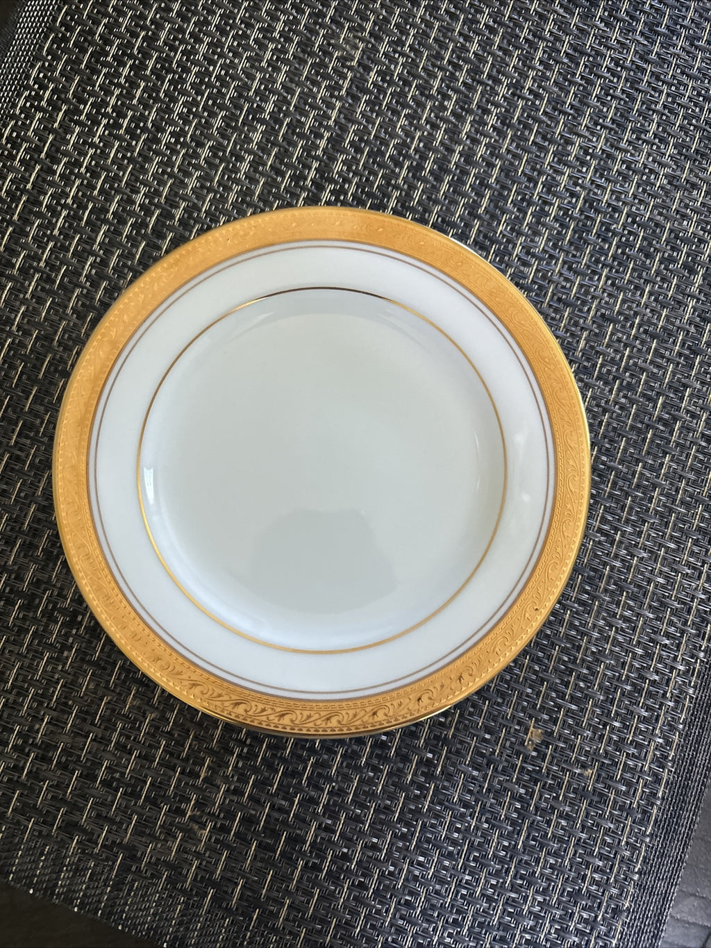 NORITAKE CRESTWOOD GOLD PORCELAIN Plate set holiday party family Wedding Gift
