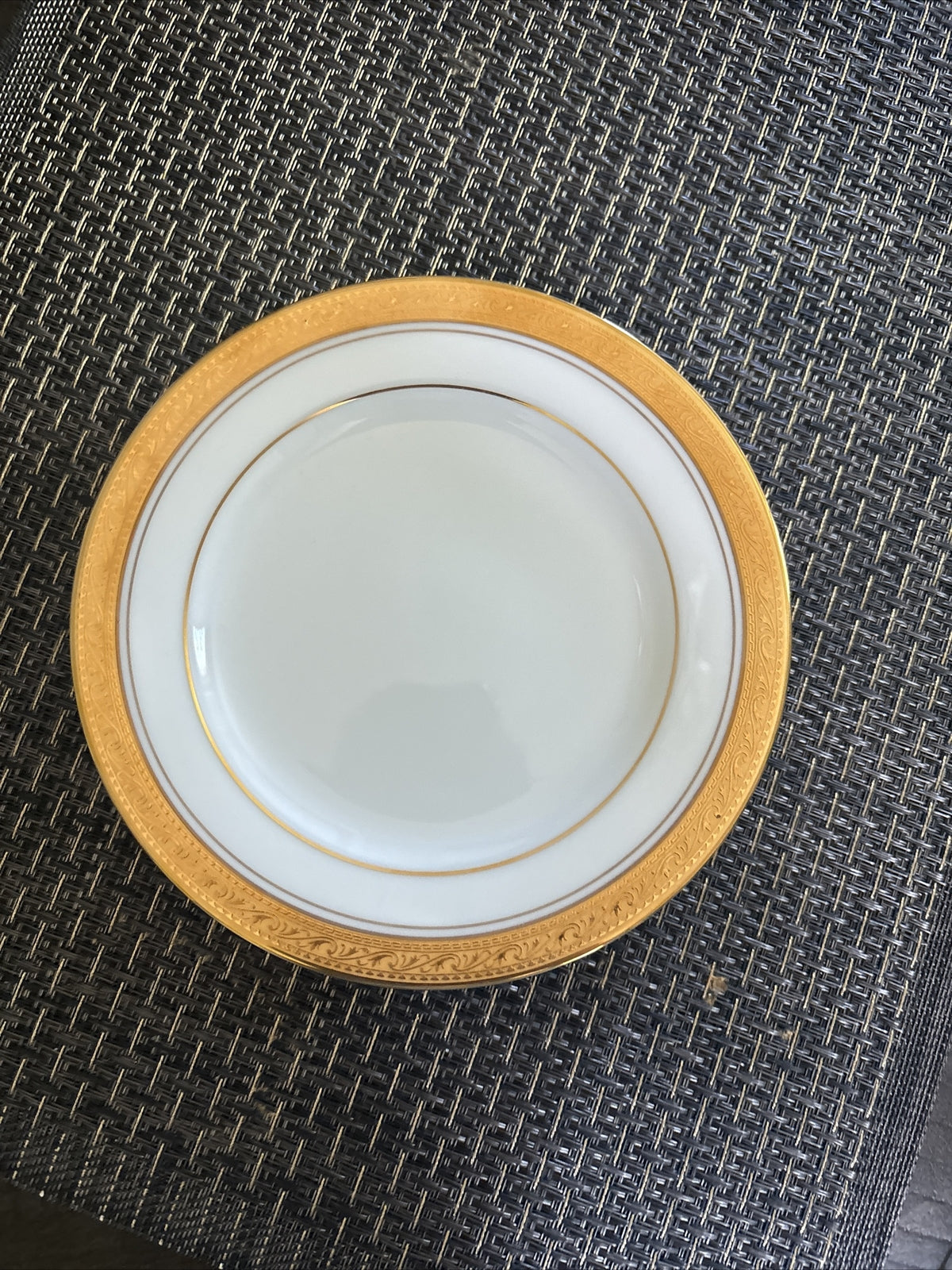 NORITAKE CRESTWOOD GOLD PORCELAIN Plate set holiday party family Wedding Gift