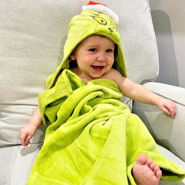 Disney Pottery Barn GRINCH Christmas Dr Seuss Towel holiday gift party bath [