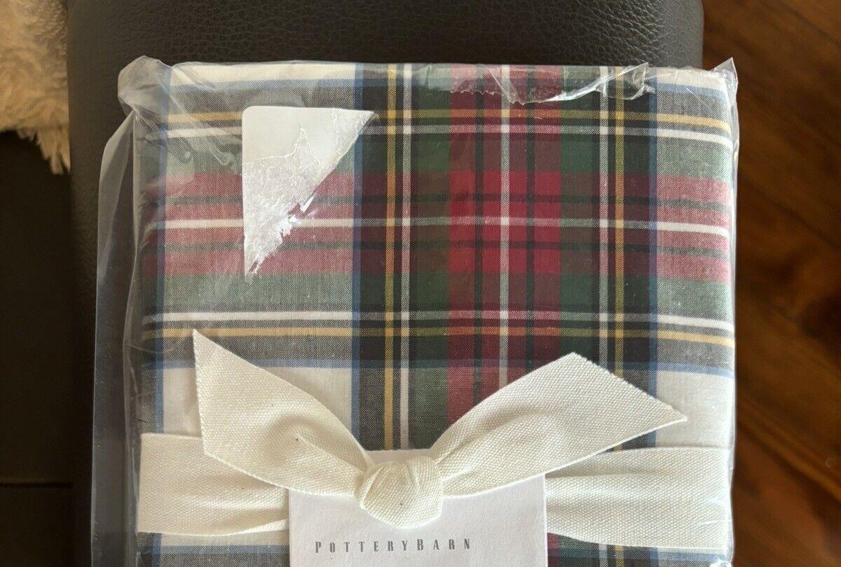 Pottery barn Disney napkin Plaid Stewart set 4 holiday cloth party gift red [