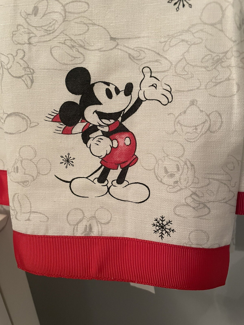 Pottery barn holiday Christmas Mickey Mouse hand towel Kitchen guest Disney kid