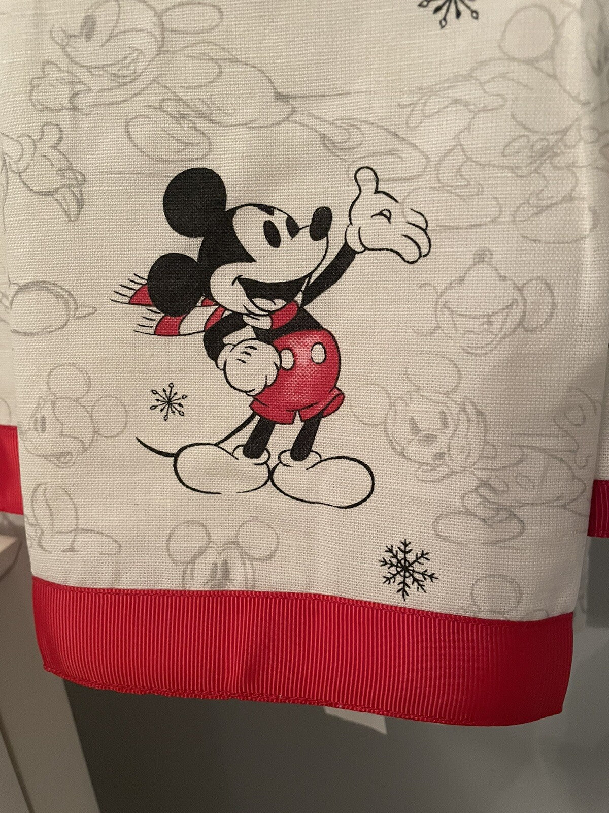 Pottery barn holiday Christmas Mickey Mouse hand towel Kitchen guest Disney kid