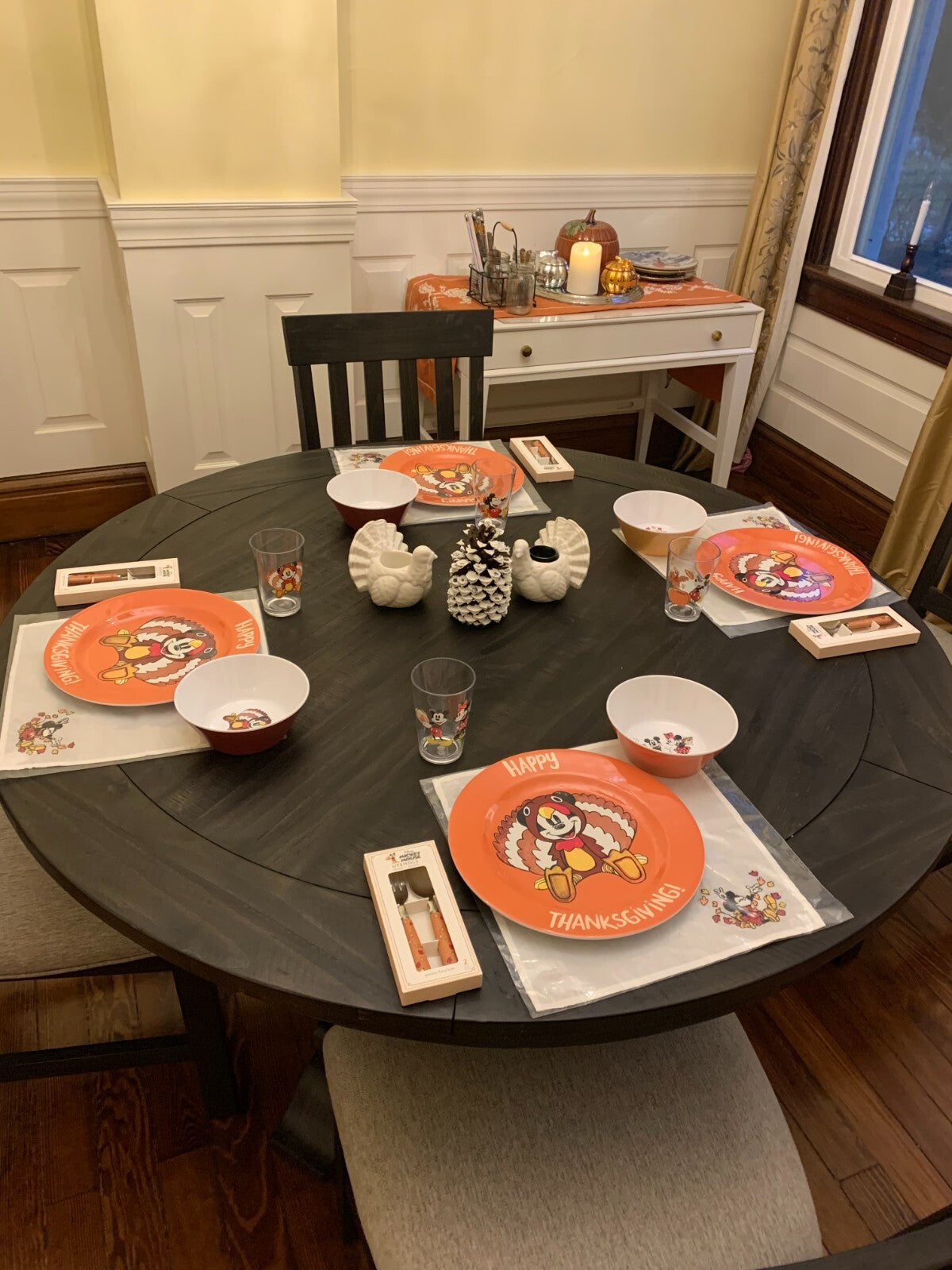 Disney Pottery Barn Mickey Mouse Bowl holiday party Thanksgiving school Set 4 a