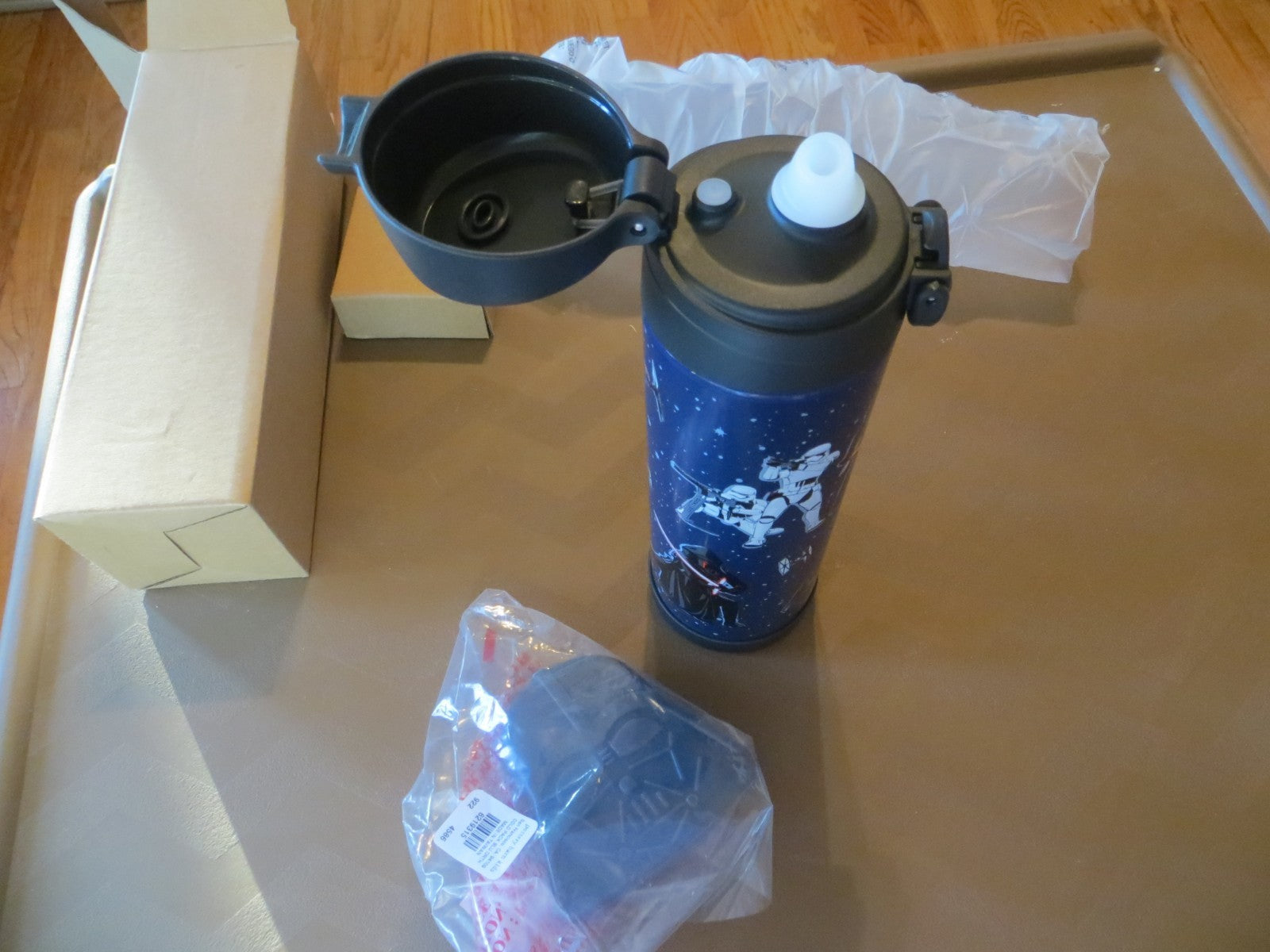 School Pottery barn STAR WARS spaceship WATER BOTTLE LUNCH Large Disney  ??  ]