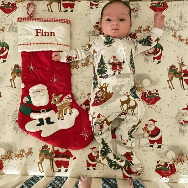 Pottery Barn Disney CRIB TODDLER bed SHEET holiday Winter gift Christmas Santa ]