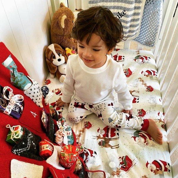 Pottery Barn Disney CRIB TODDLER bed SHEET holiday Winter gift Christmas Santa ]